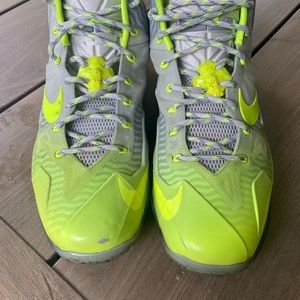 Nike LeBron 11 Maison du LeBron Basketball Shoes Grey Volt Yellow size 11